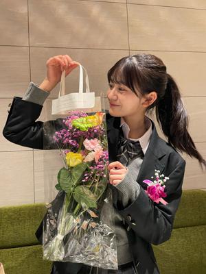 制服を脱いでサヨナラを… - 画像3