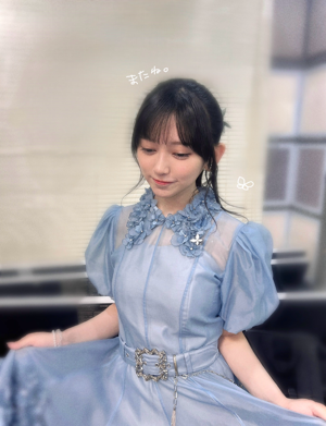 淡い日差し、オープンカフェでポニーテールの… - 画像4