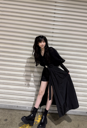 本屋さんに入ってみればその陳列棚の美しさに恍惚とし、家にこうやって本を置きたいと思いつつもどんどん増えていく電子書籍の積ん読、というかもう読んだから電子の海に漂うスペースデブリ。また読むからいいか。そう、本当に必要なのは本じゃなくて本棚、だからお家つくまでに128mm×188mm規格の天井まで届くやつポチろう、電子書籍で深夜に漫画リアルタイム大人買いするの寝不足の原因だし辞めたいし辞めたくないしそんな世の中じゃもう人の家行って本棚見ても人となりなんてわかんなくない？だってもう本を手に入れる意味が''紙媒体 - 画像2