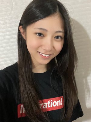 考え中　川端晃菜