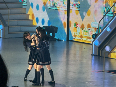 風に頬を撫でて欲しい