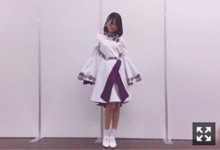 人間が緑の葉っぱを食べてます。中村麗乃 - 画像2