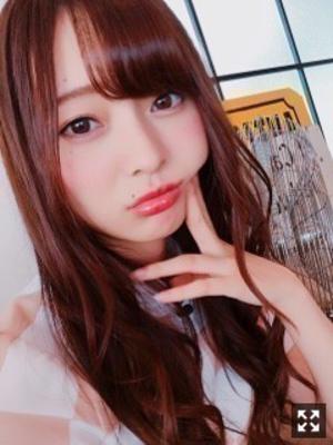 曇った窓ガラスに文字を書いてみたりしたんだ〜。梅澤美波 - 画像5
