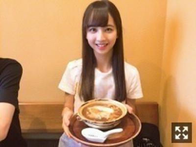 私の楽屋の机の上が駄菓子屋さんになってた  61. - 画像2