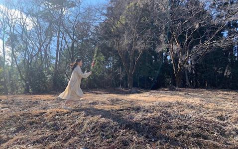 部屋ではいつも音楽がかかっています 筒井あやめ - 画像3