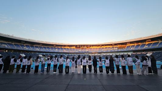 澄んだ夜空に打ち上げ花火が眩しくて心もおどりました - 画像1