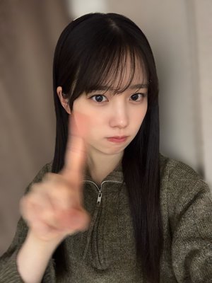 昨日冷蔵庫に挟んだあの指が痛い。涙 - 画像2