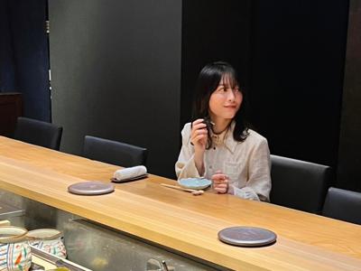 ヘアセットしてる時、後ろもちゃんと巻けてるかなって写真撮って確認したりしますよね - 画像2