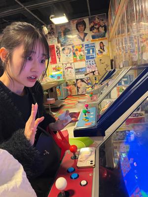 お誕生日プレゼントにサルのぬいぐるみを2つ貰ったのですが、届いた時に2人が抱き合ってる形で我が家へ来てくれて心が温かくなりました。長旅お疲れ様。 - 画像2